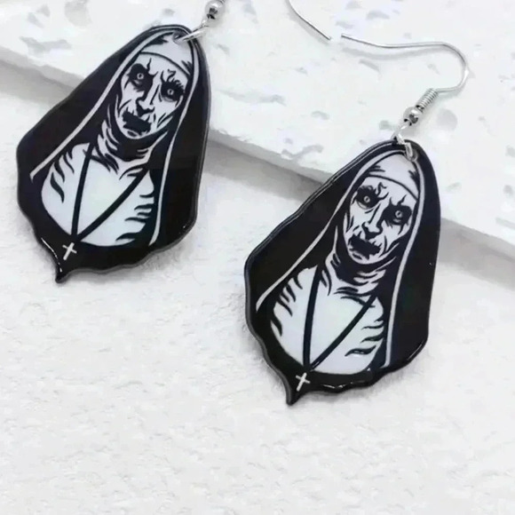 The nun earrings - Picture 1 of 4